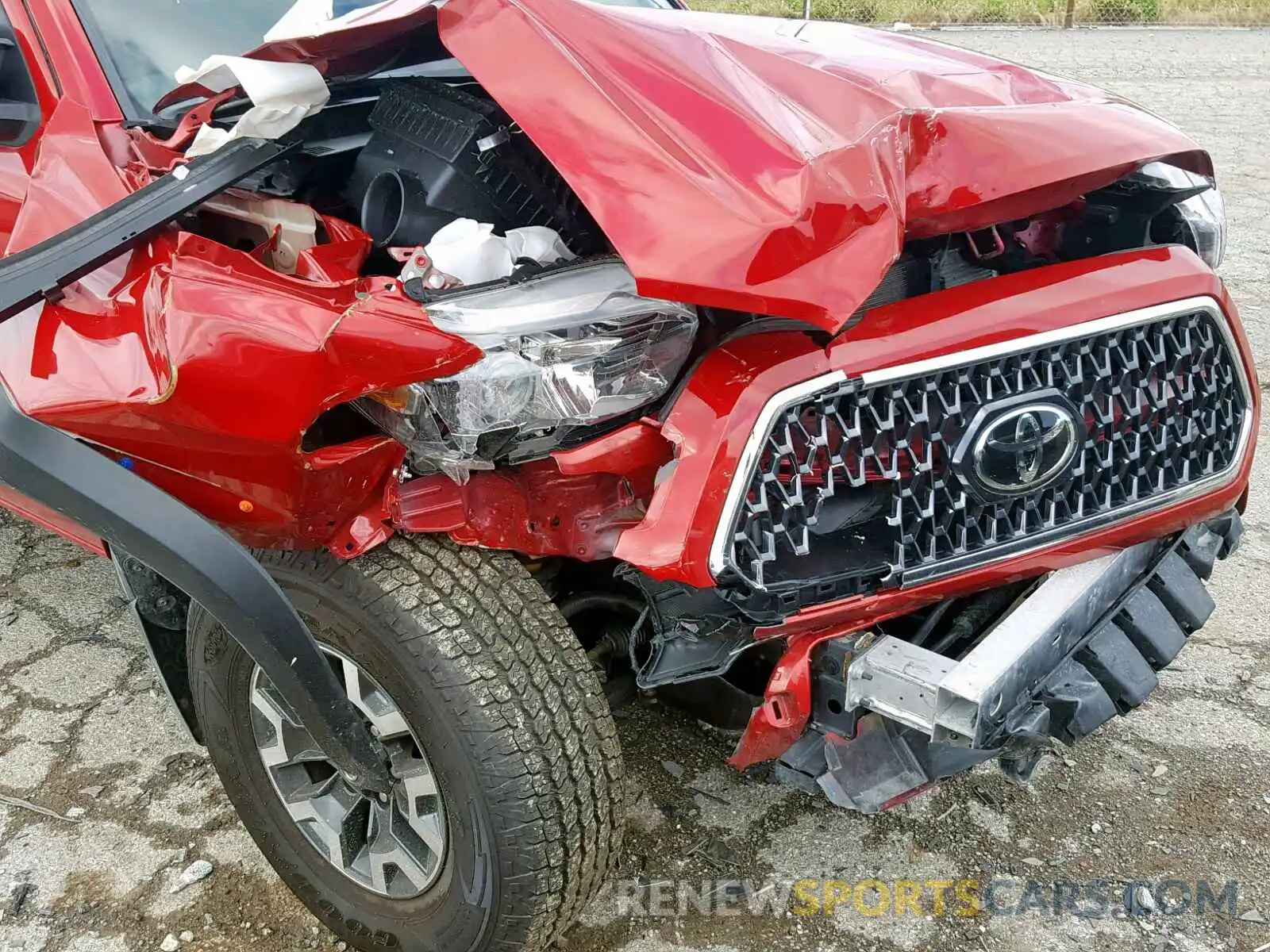 9 Photograph of a damaged car 3TMDZ5BN4KM056942 TOYOTA TACOMA DOU 2019