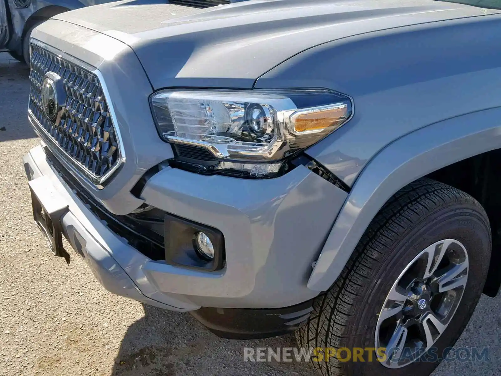 9 Photograph of a damaged car 3TMDZ5BN4KM066645 TOYOTA TACOMA DOU 2019