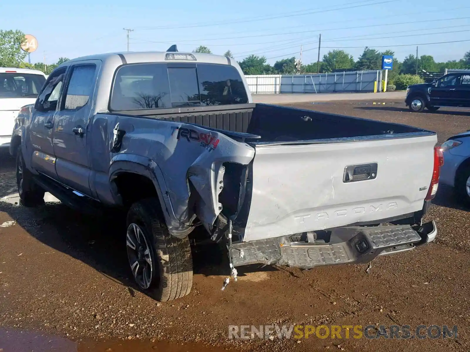 3 Photograph of a damaged car 3TMDZ5BN5KM055198 TOYOTA TACOMA DOU 2019