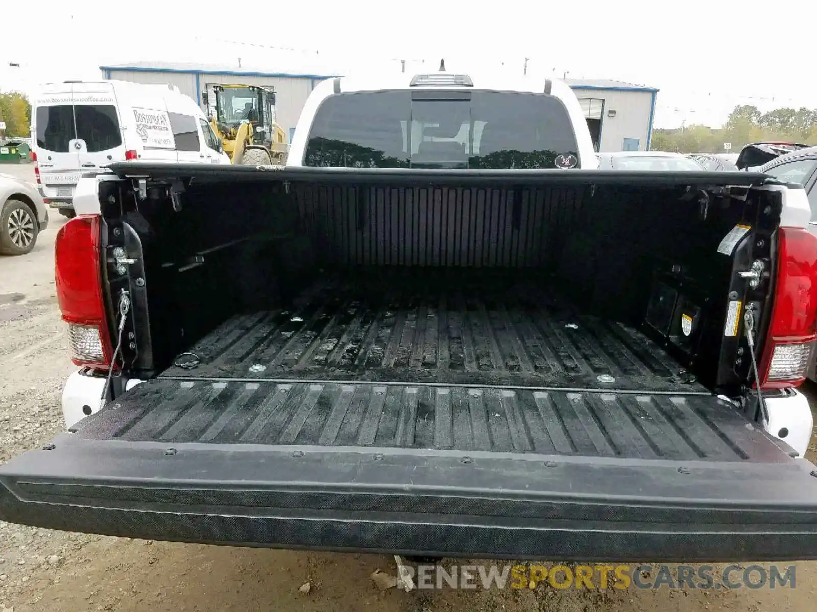 9 Photograph of a damaged car 3TMDZ5BN6KM061527 TOYOTA TACOMA DOU 2019