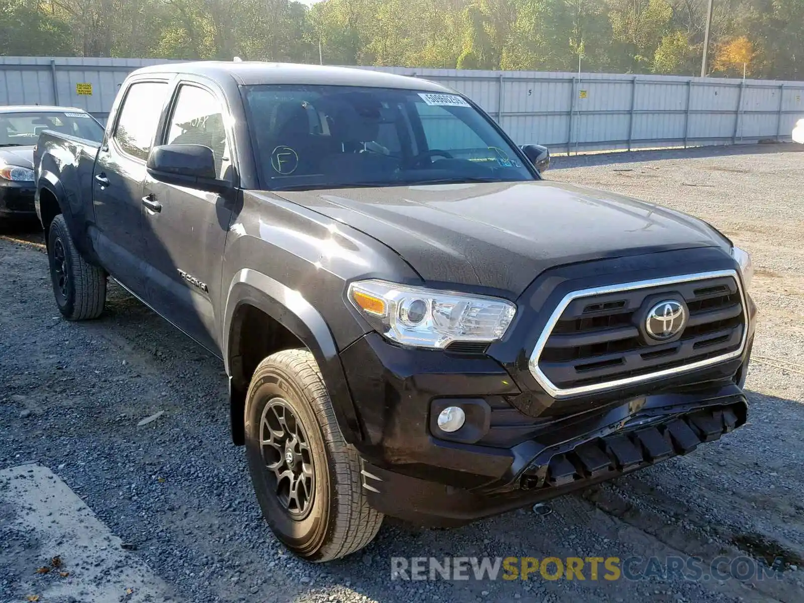 1 Фотография поврежденного автомобиля 3TMDZ5BN6KM065190 TOYOTA TACOMA DOU 2019