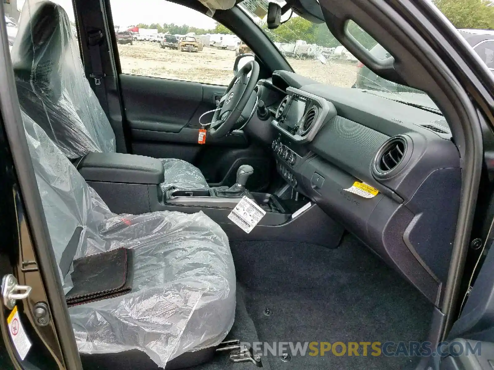 5 Photograph of a damaged car 3TMDZ5BN7KM069068 TOYOTA TACOMA DOU 2019