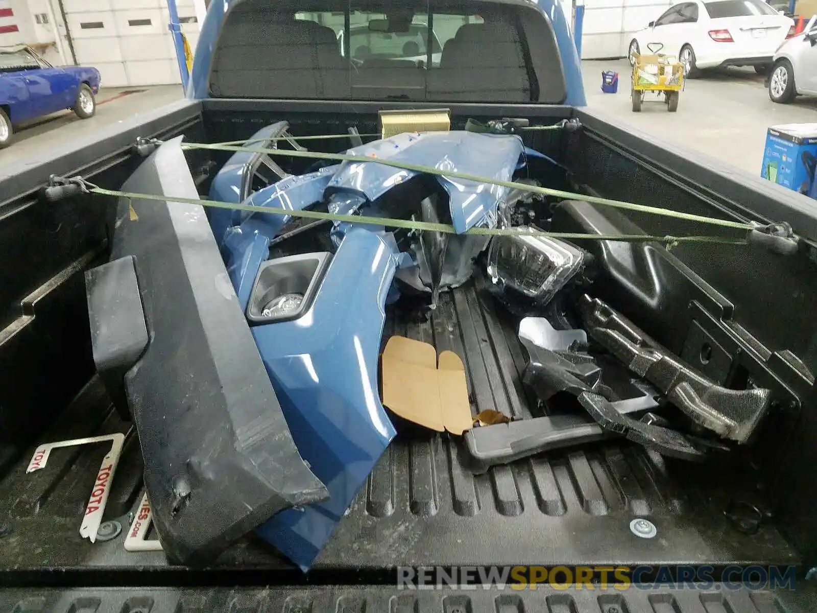 9 Photograph of a damaged car 3TMDZ5BN7KM074688 TOYOTA TACOMA DOU 2019