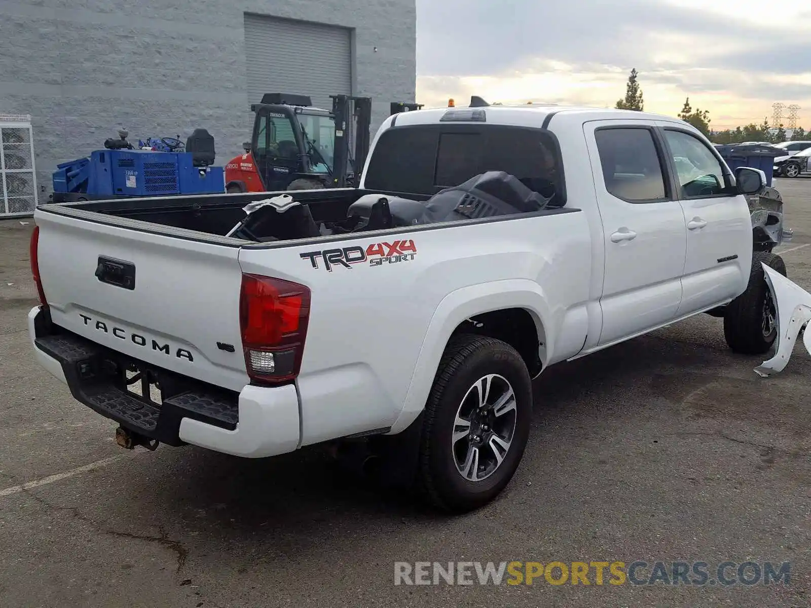 4 Photograph of a damaged car 3TMDZ5BN7KM078935 TOYOTA TACOMA DOU 2019