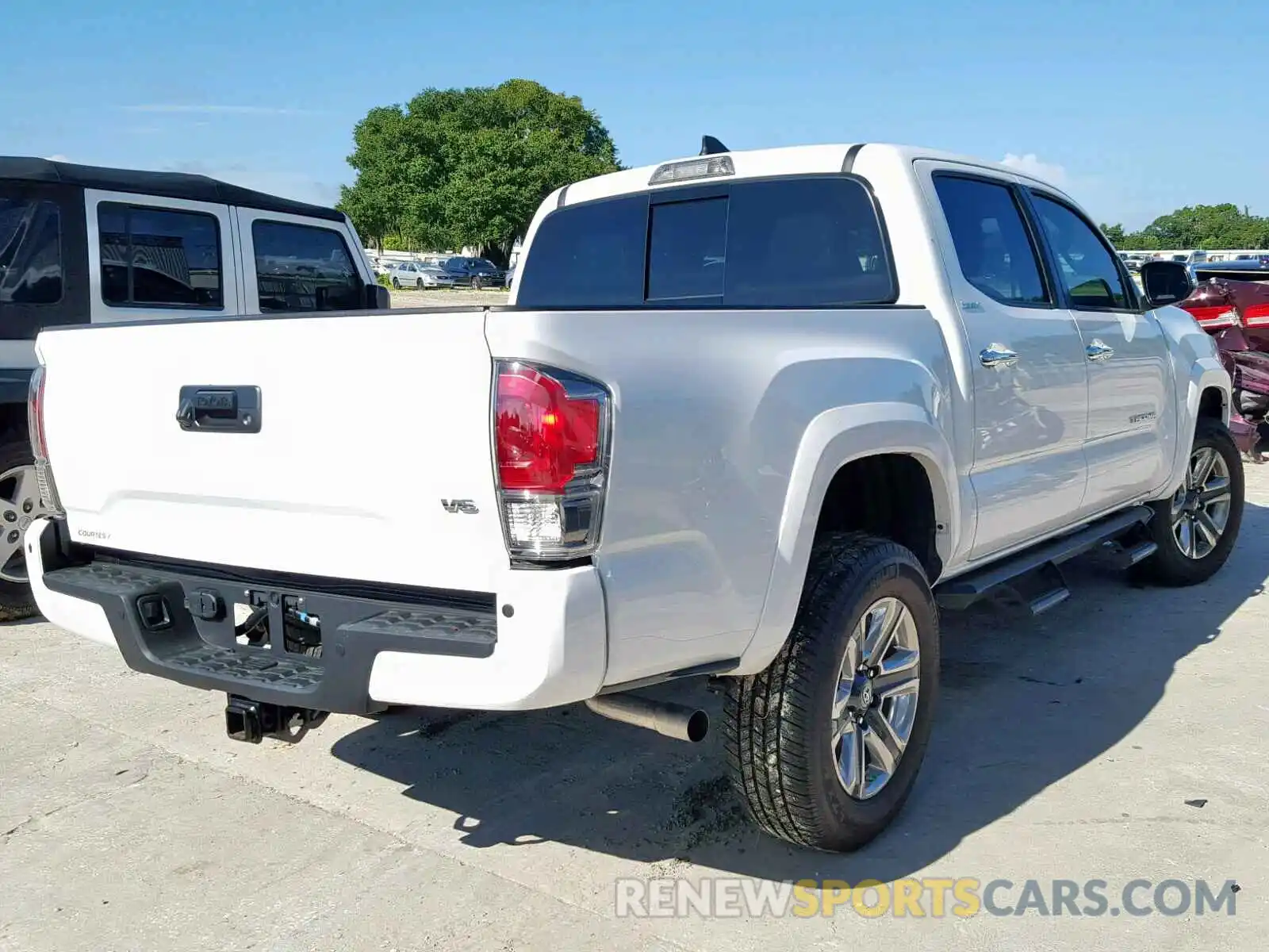 4 Photograph of a damaged car 3TMEZ5CN8KM096010 TOYOTA TACOMA DOU 2019