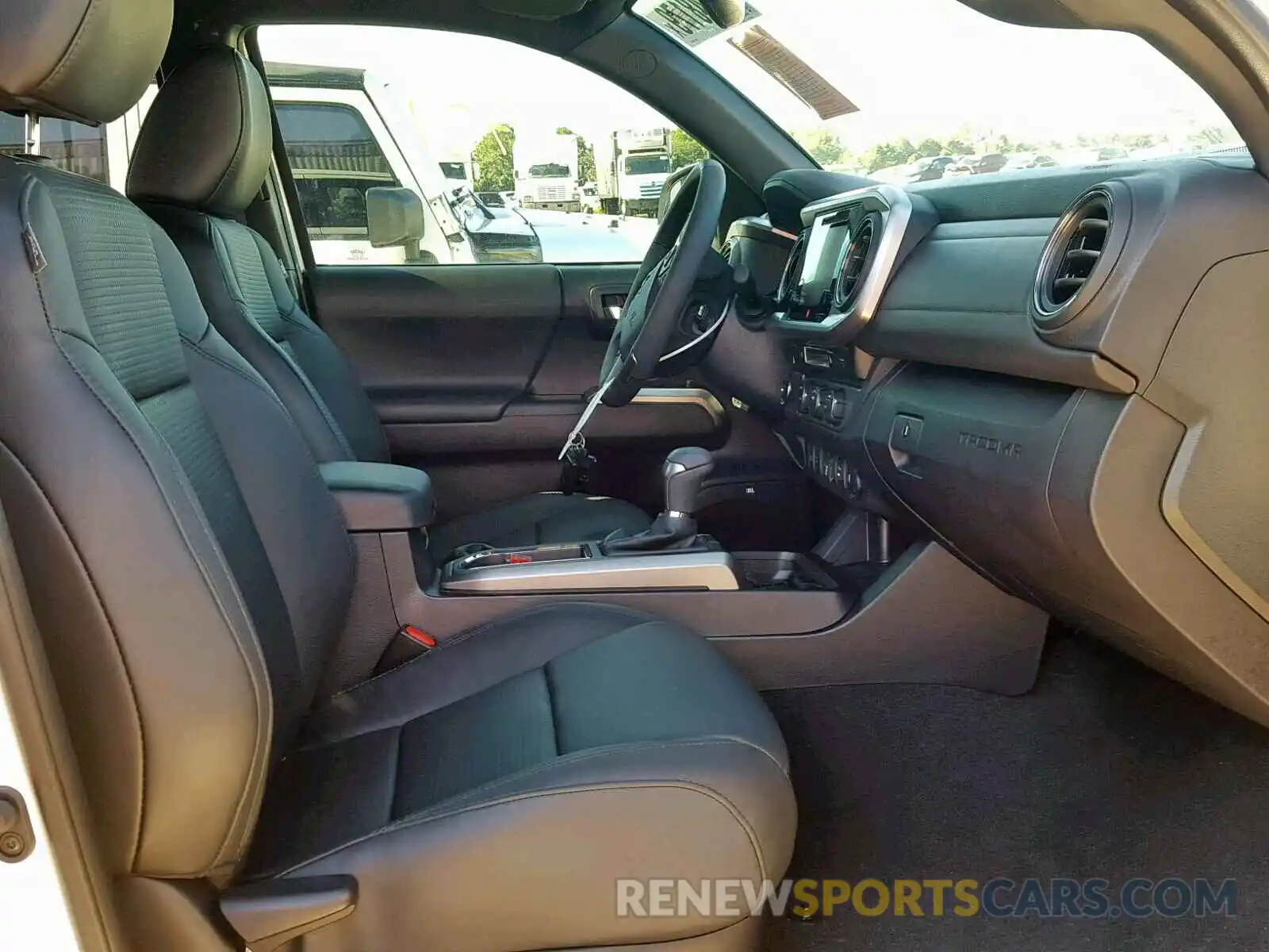 5 Photograph of a damaged car 3TMEZ5CN8KM096010 TOYOTA TACOMA DOU 2019