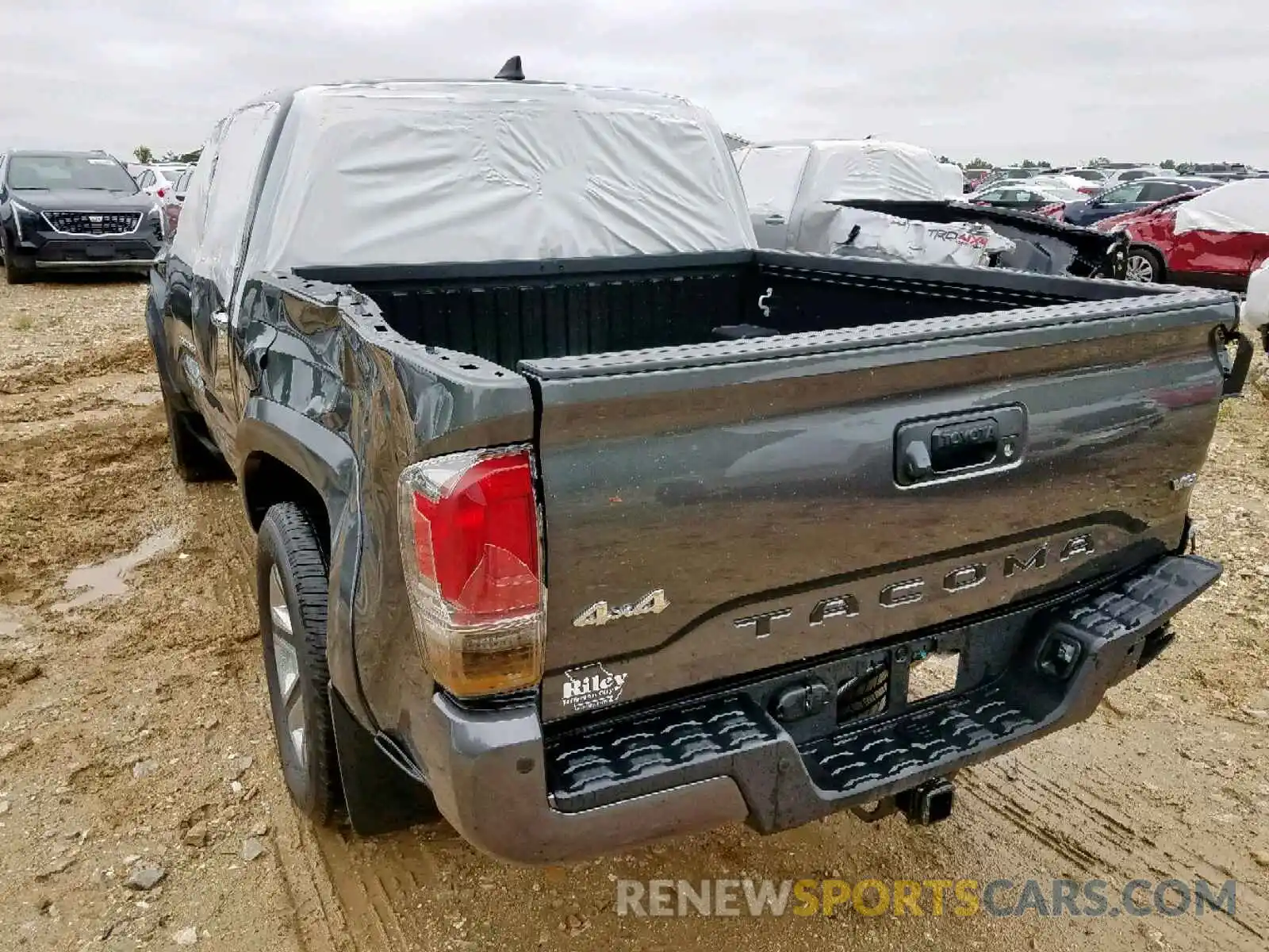 3 Photograph of a damaged car 3TMGZ5AN1KM246485 TOYOTA TACOMA DOU 2019