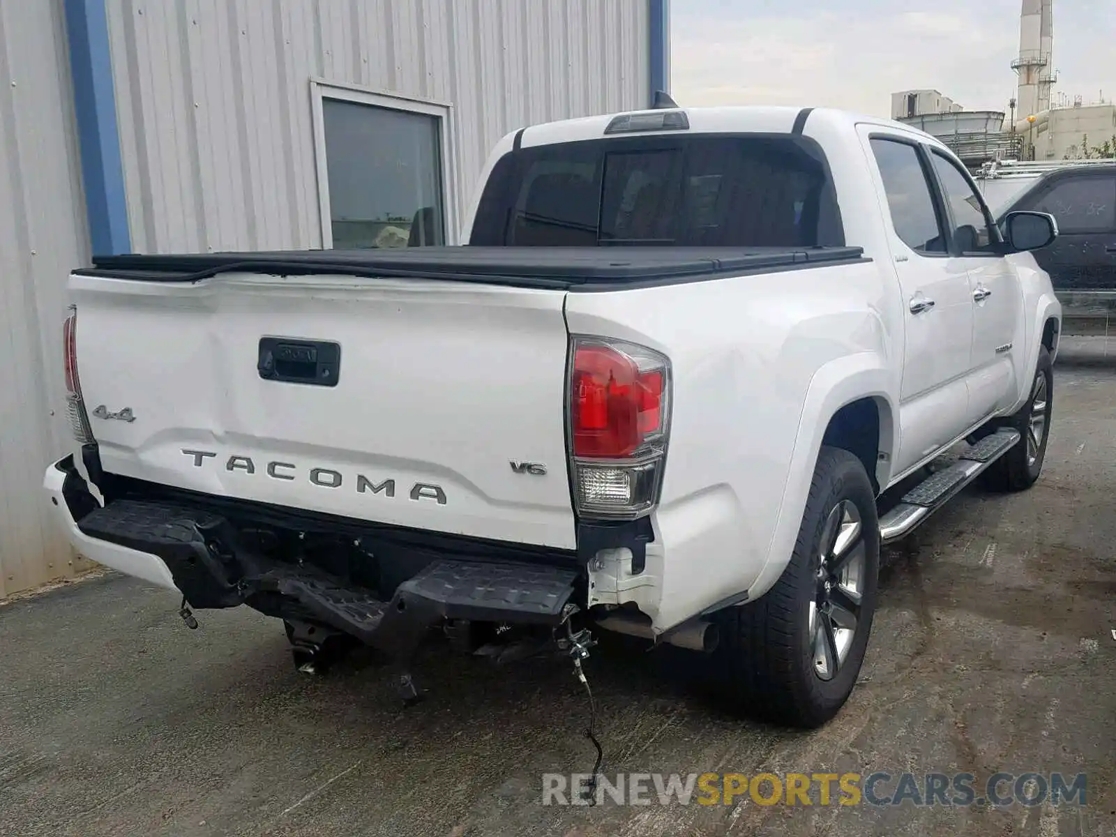 4 Photograph of a damaged car 3TMGZ5AN3KM194440 TOYOTA TACOMA DOU 2019