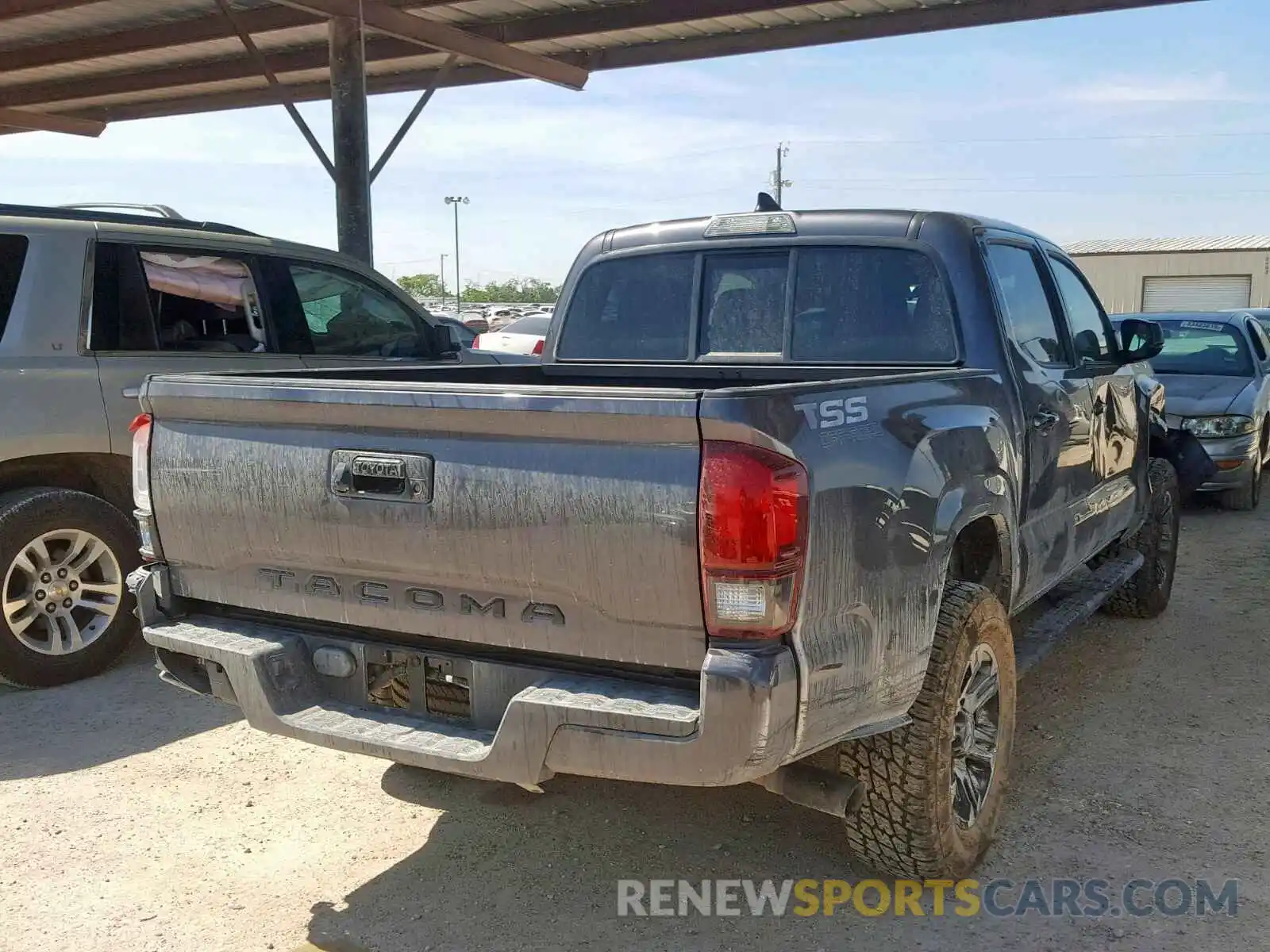 4 Фотография поврежденного автомобиля 5TFAX5GN2KX133657 TOYOTA TACOMA DOU 2019