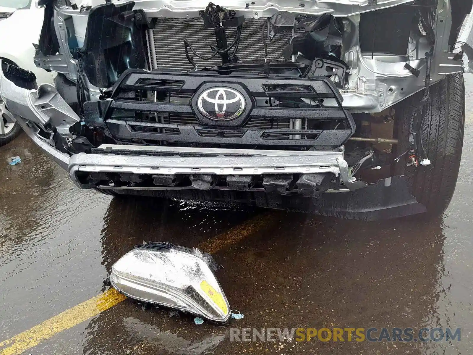 9 Photograph of a damaged car 5TFAX5GN3KX134011 TOYOTA TACOMA DOU 2019