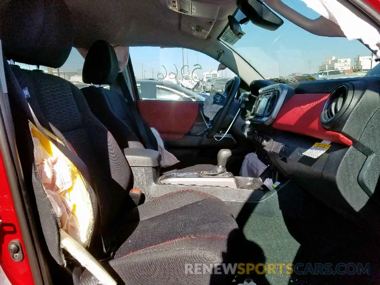 5 Photograph of a damaged car 5TFAX5GN6KX150848 TOYOTA TACOMA DOU 2019