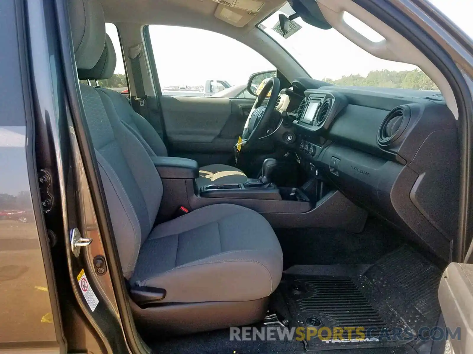 5 Photograph of a damaged car 5TFAX5GN7KX150065 TOYOTA TACOMA DOU 2019