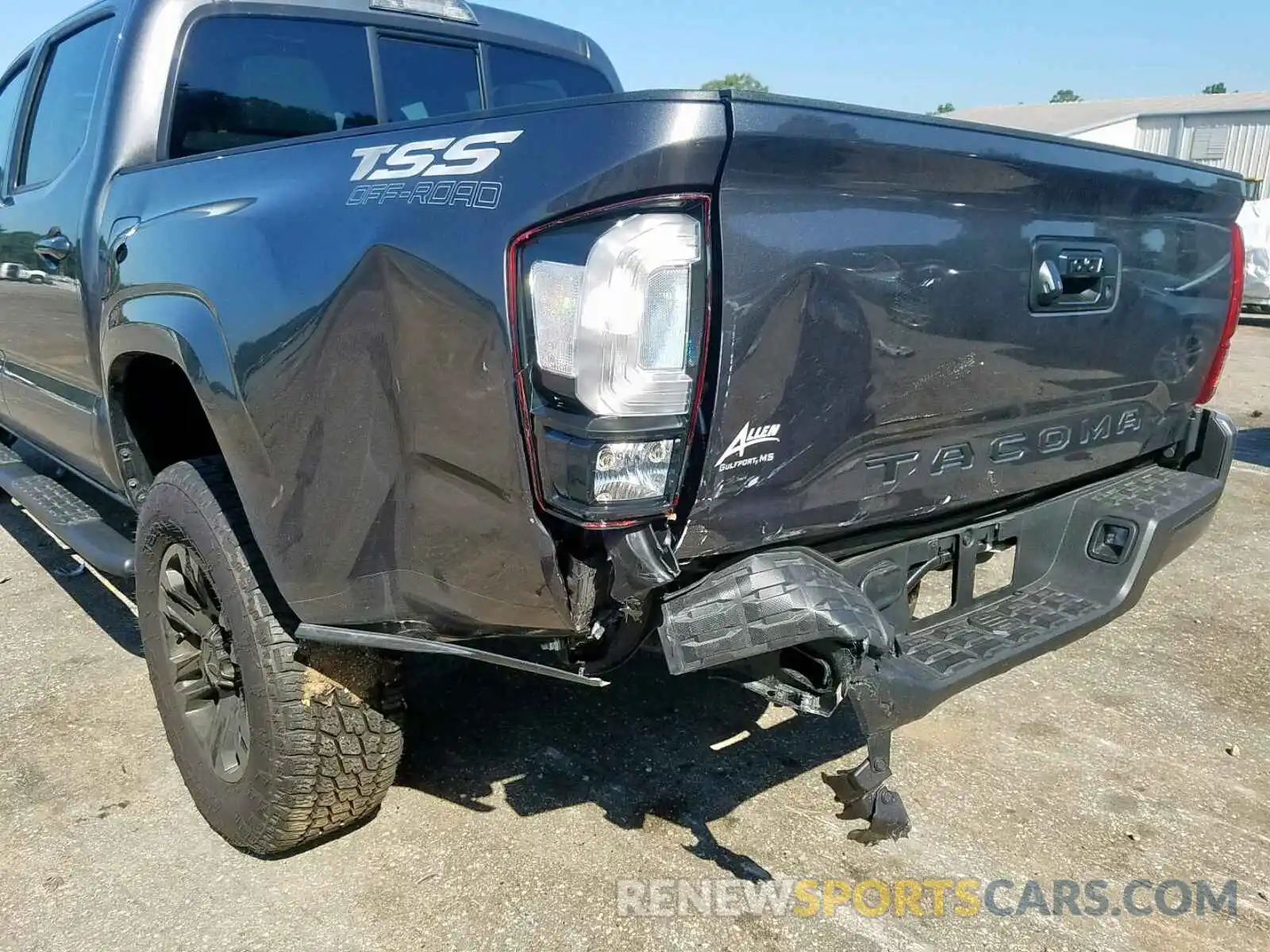 9 Photograph of a damaged car 5TFAX5GN7KX150065 TOYOTA TACOMA DOU 2019