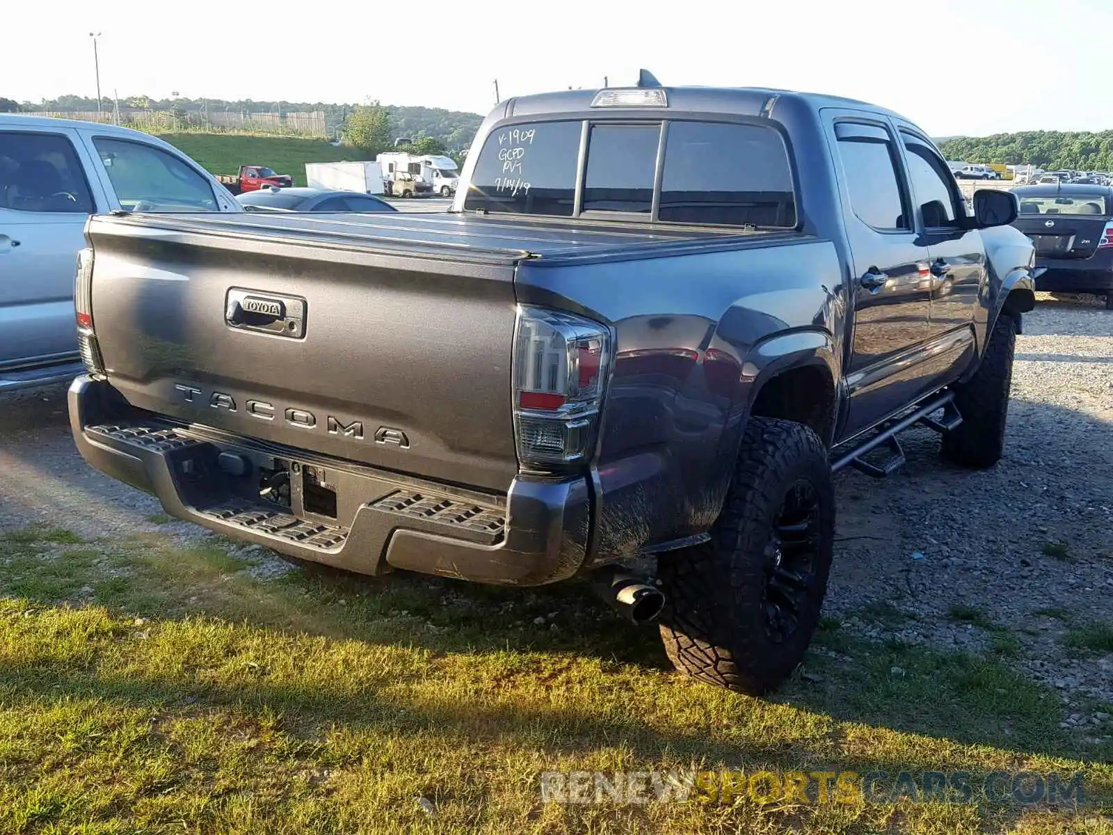 4 Photograph of a damaged car 5TFAX5GNXKX141909 TOYOTA TACOMA DOU 2019