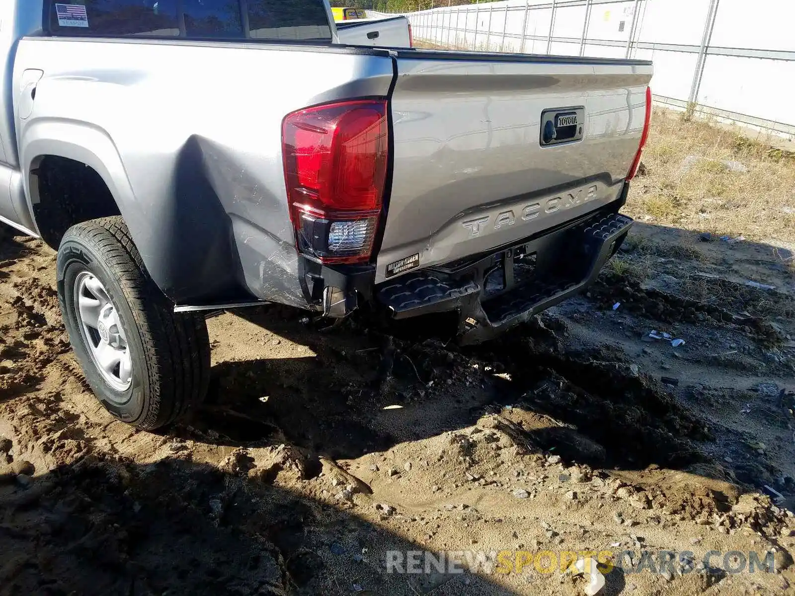 9 Фотография поврежденного автомобиля 5TFAX5GNXKX157477 TOYOTA TACOMA DOU 2019