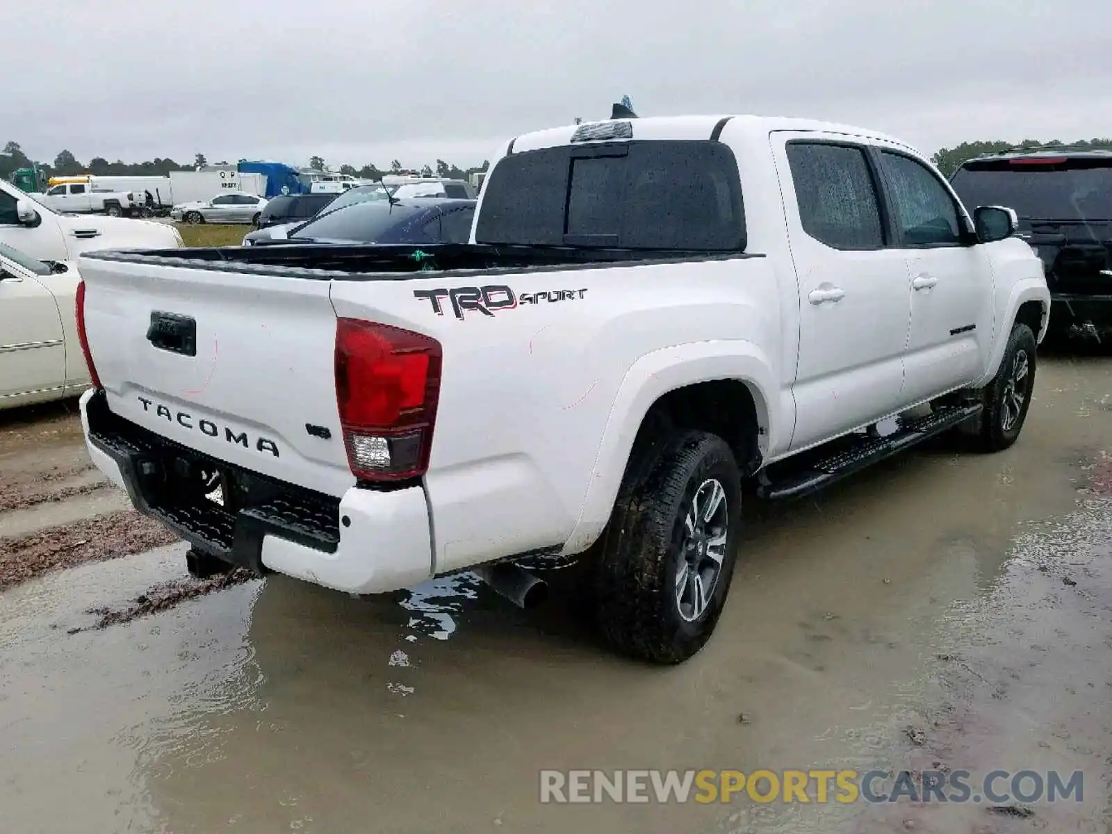 4 Фотография поврежденного автомобиля 5TFAZ5CN0KX077556 TOYOTA TACOMA DOU 2019