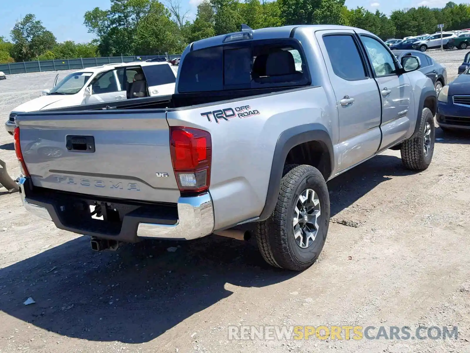 4 Фотография поврежденного автомобиля 5TFAZ5CN2KX081107 TOYOTA TACOMA DOU 2019