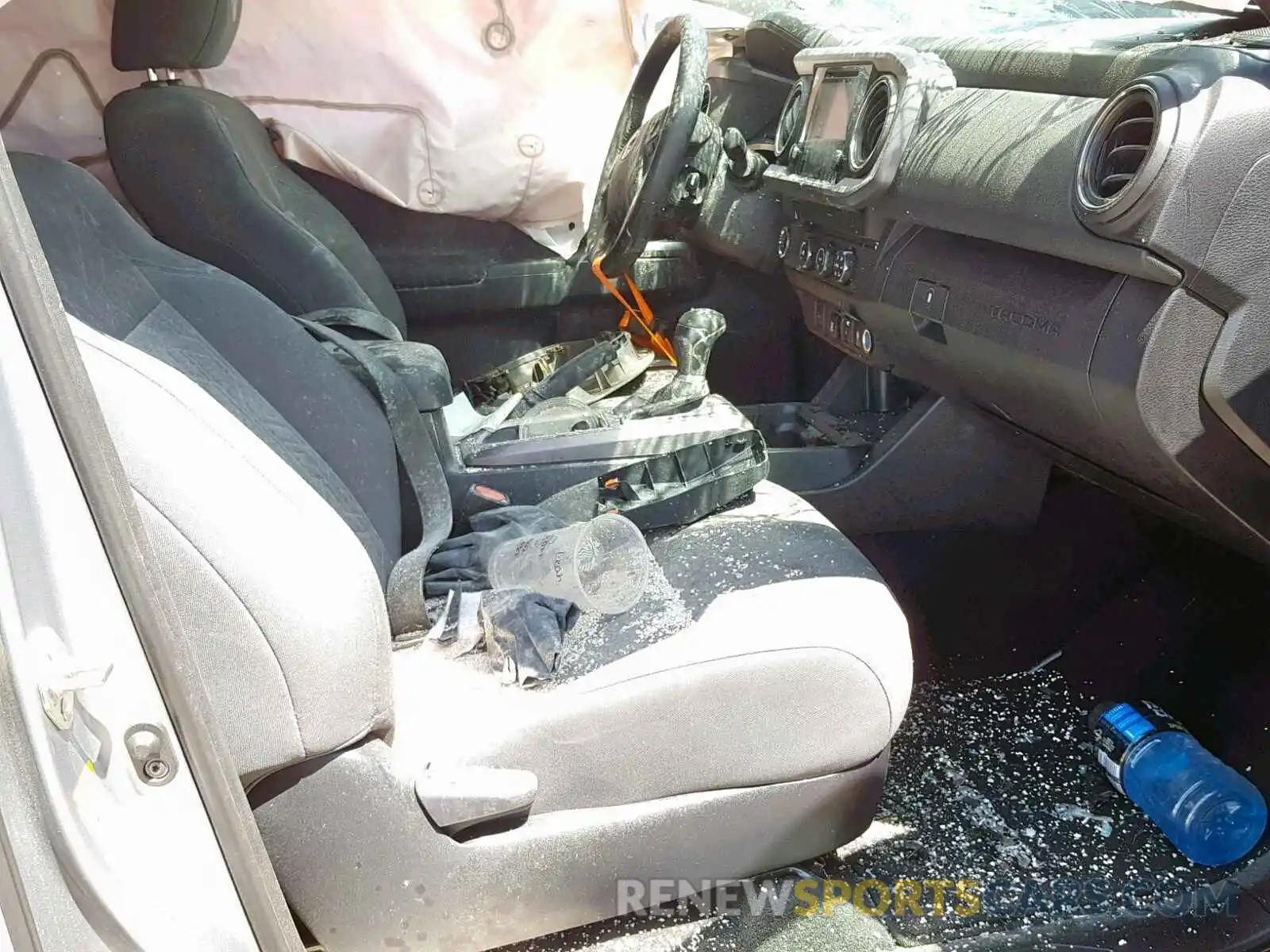 5 Photograph of a damaged car 5TFAZ5CN2KX081107 TOYOTA TACOMA DOU 2019