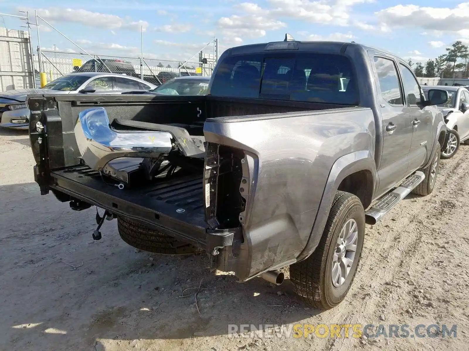 4 Фотография поврежденного автомобиля 5TFAZ5CN3KX078362 TOYOTA TACOMA DOU 2019