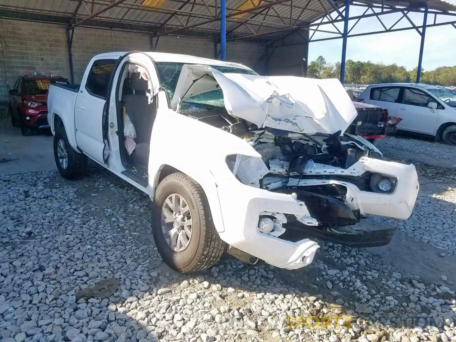 1 Фотография поврежденного автомобиля 5TFAZ5CN4KX077141 TOYOTA TACOMA DOU 2019