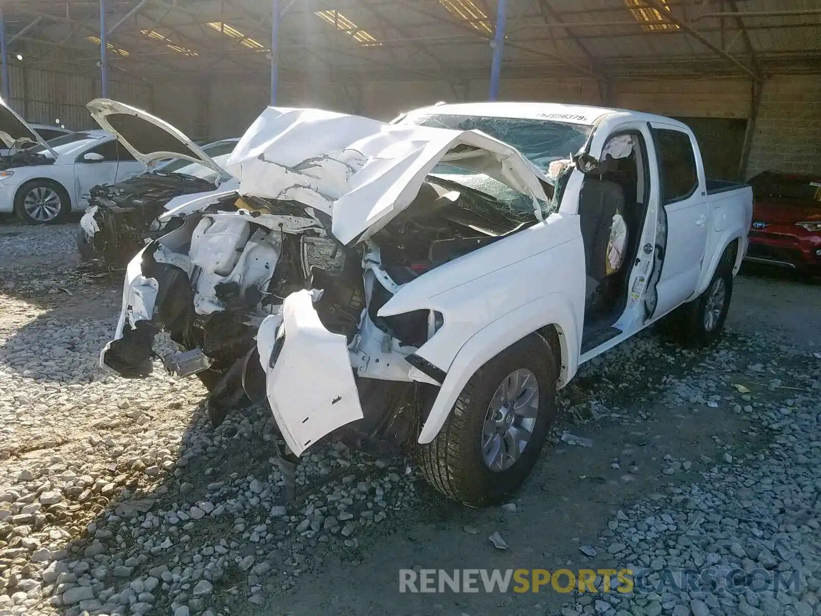 2 Фотография поврежденного автомобиля 5TFAZ5CN4KX077141 TOYOTA TACOMA DOU 2019
