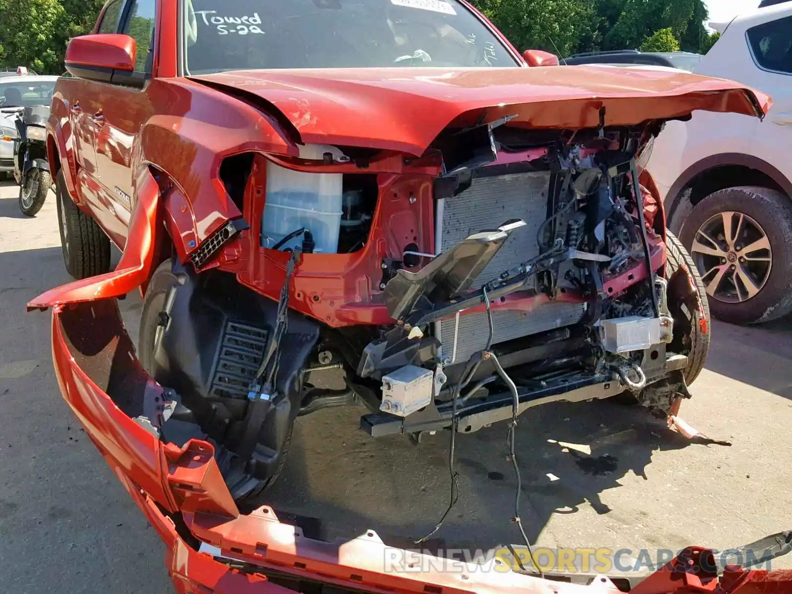 9 Photograph of a damaged car 5TFAZ5CN4KX078855 TOYOTA TACOMA DOU 2019
