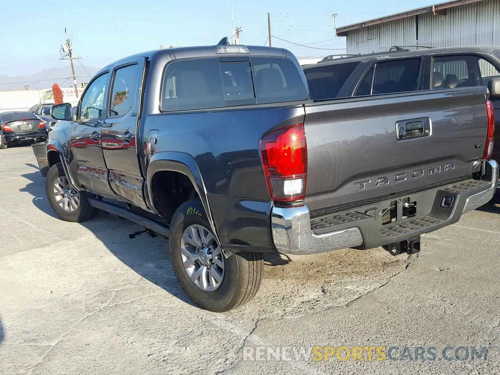 3 Photograph of a damaged car 5TFAZ5CN4KX086504 TOYOTA TACOMA DOU 2019