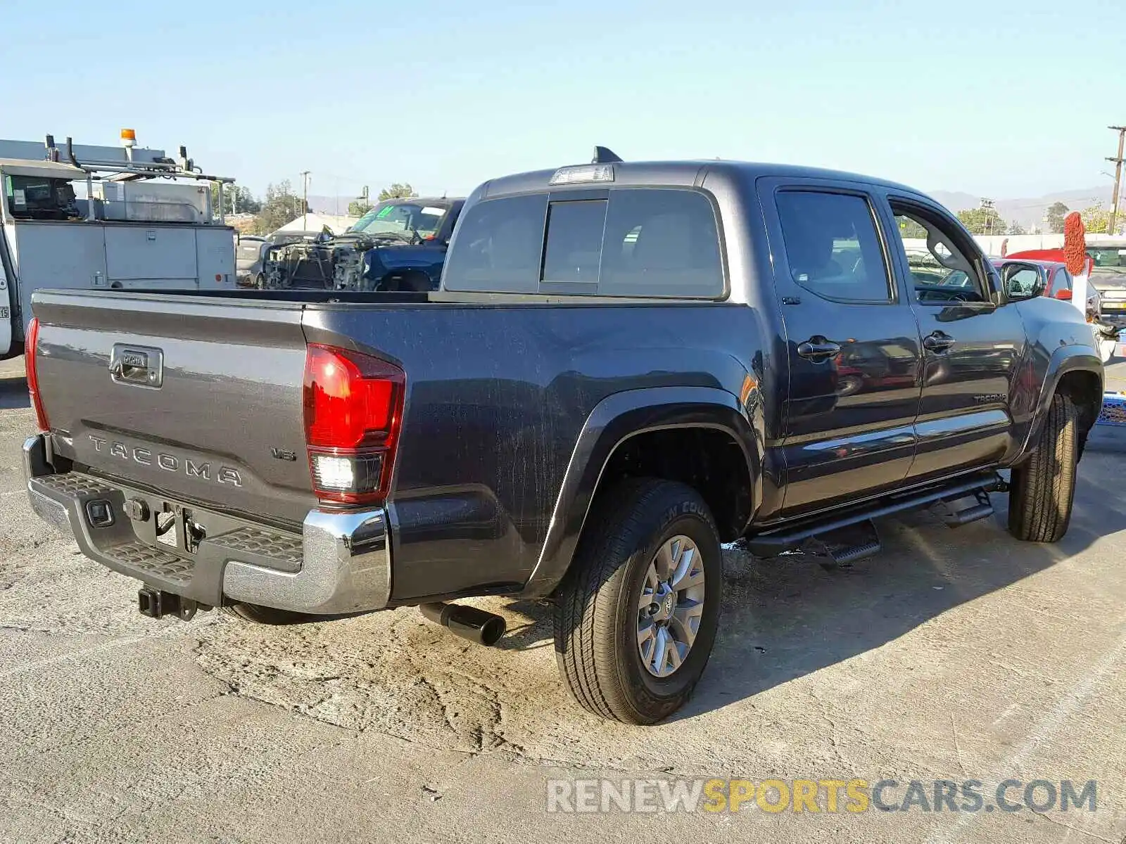 4 Photograph of a damaged car 5TFAZ5CN4KX086504 TOYOTA TACOMA DOU 2019