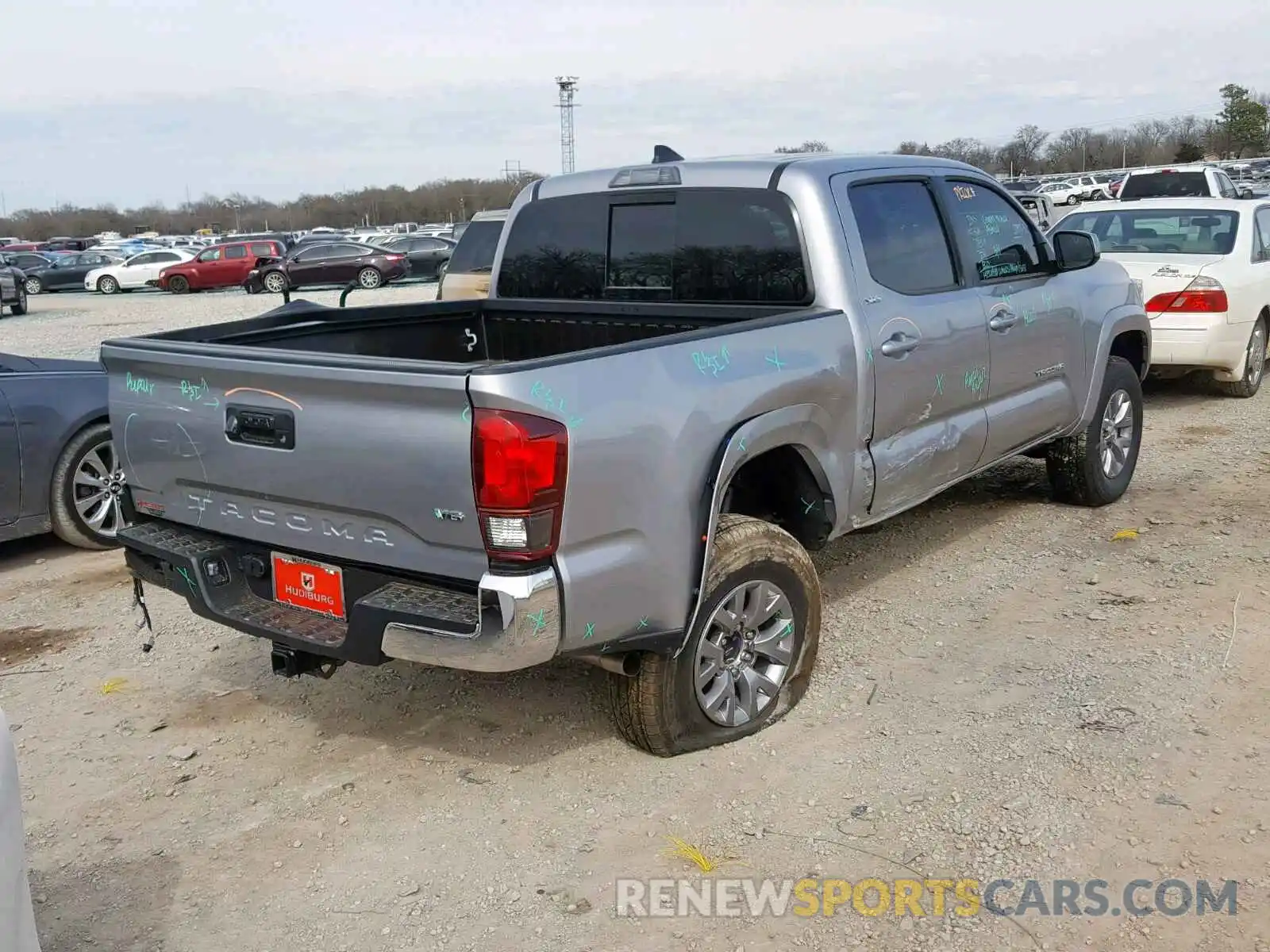 4 Фотография поврежденного автомобиля 5TFAZ5CN7KX078381 TOYOTA TACOMA DOU 2019