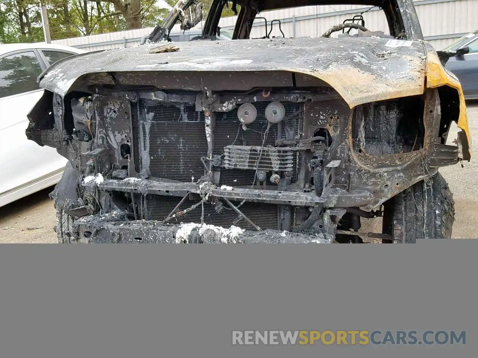 10 Photograph of a damaged car 5TFAZ5CN8KX077840 TOYOTA TACOMA DOU 2019