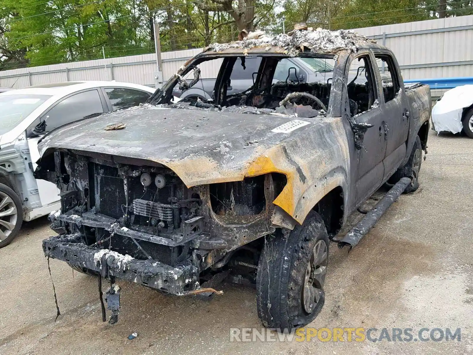 2 Photograph of a damaged car 5TFAZ5CN8KX077840 TOYOTA TACOMA DOU 2019