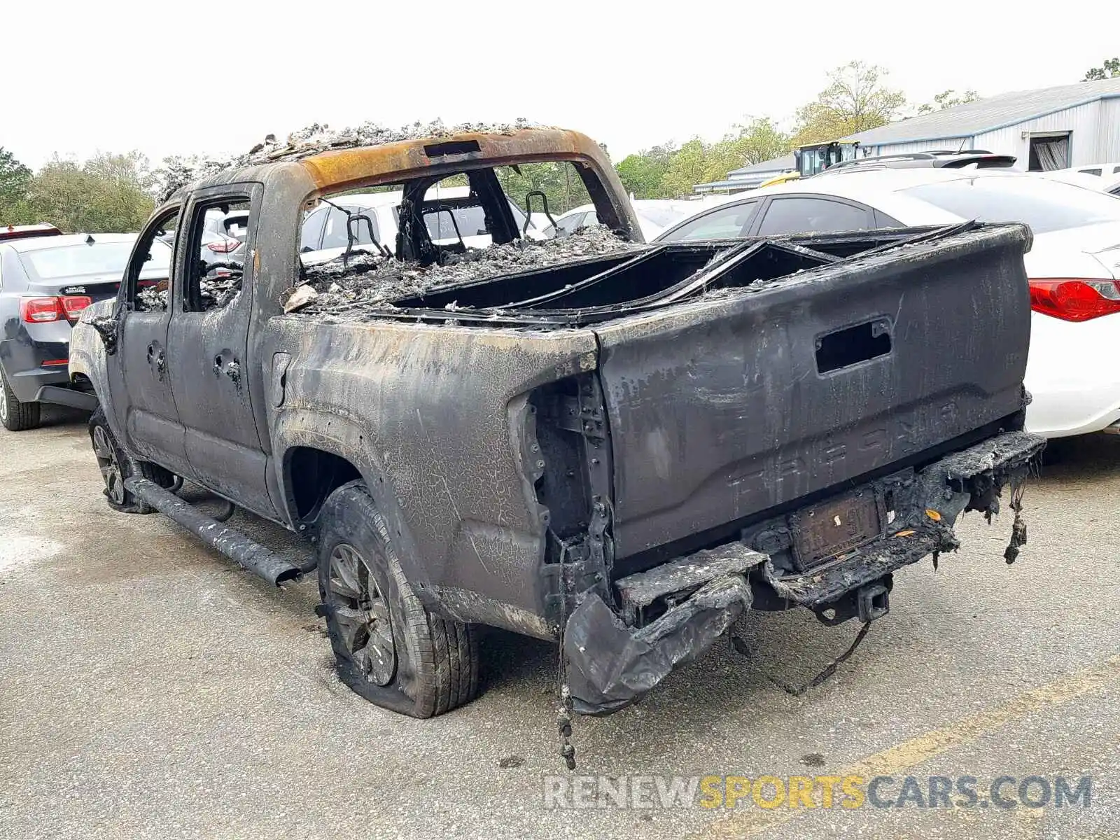 3 Photograph of a damaged car 5TFAZ5CN8KX077840 TOYOTA TACOMA DOU 2019