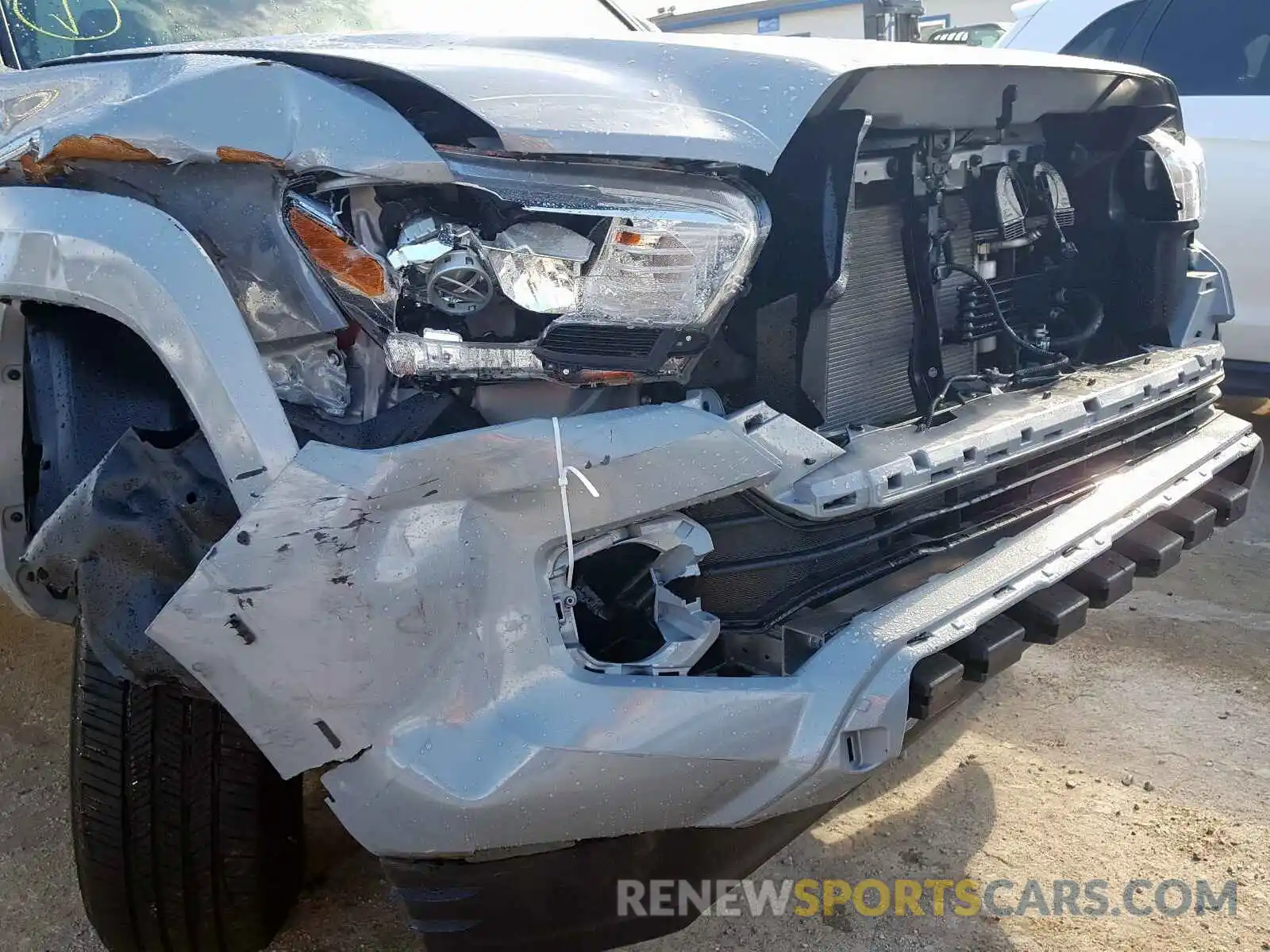 9 Photograph of a damaged car 5TFAZ5CN8KX082083 TOYOTA TACOMA DOU 2019