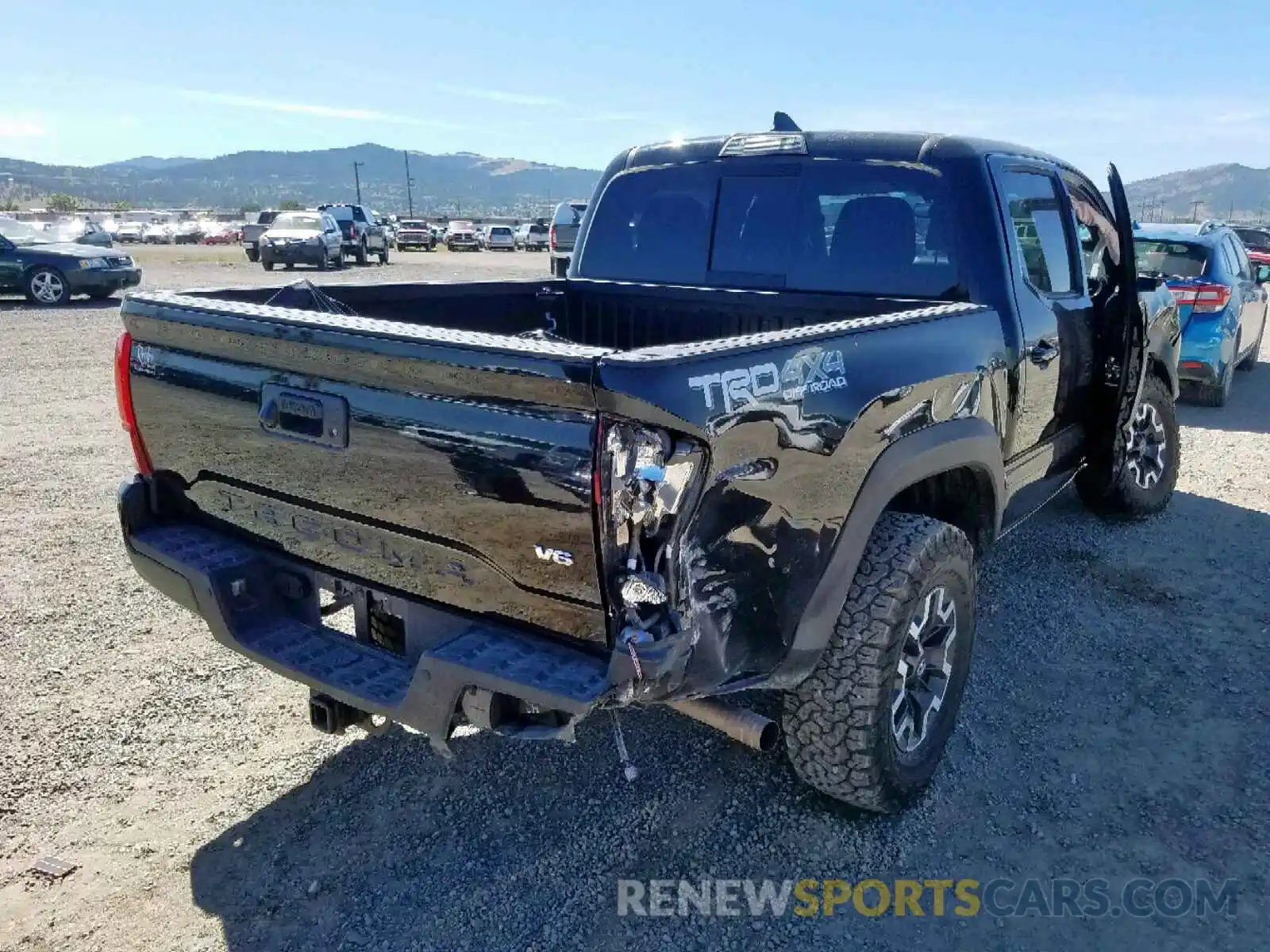 4 Photograph of a damaged car 5TFCZ5AN0KX183761 TOYOTA TACOMA DOU 2019