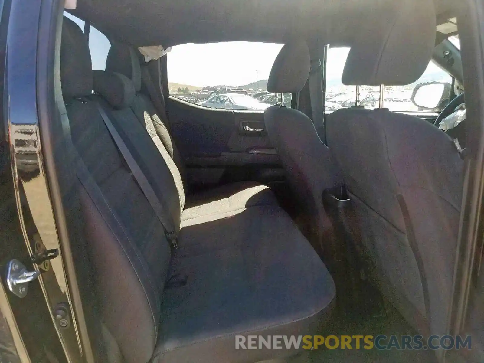 6 Photograph of a damaged car 5TFCZ5AN0KX183761 TOYOTA TACOMA DOU 2019