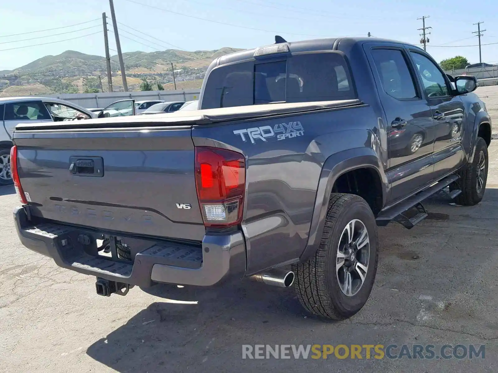 4 Photograph of a damaged car 5TFCZ5AN0KX188927 TOYOTA TACOMA DOU 2019