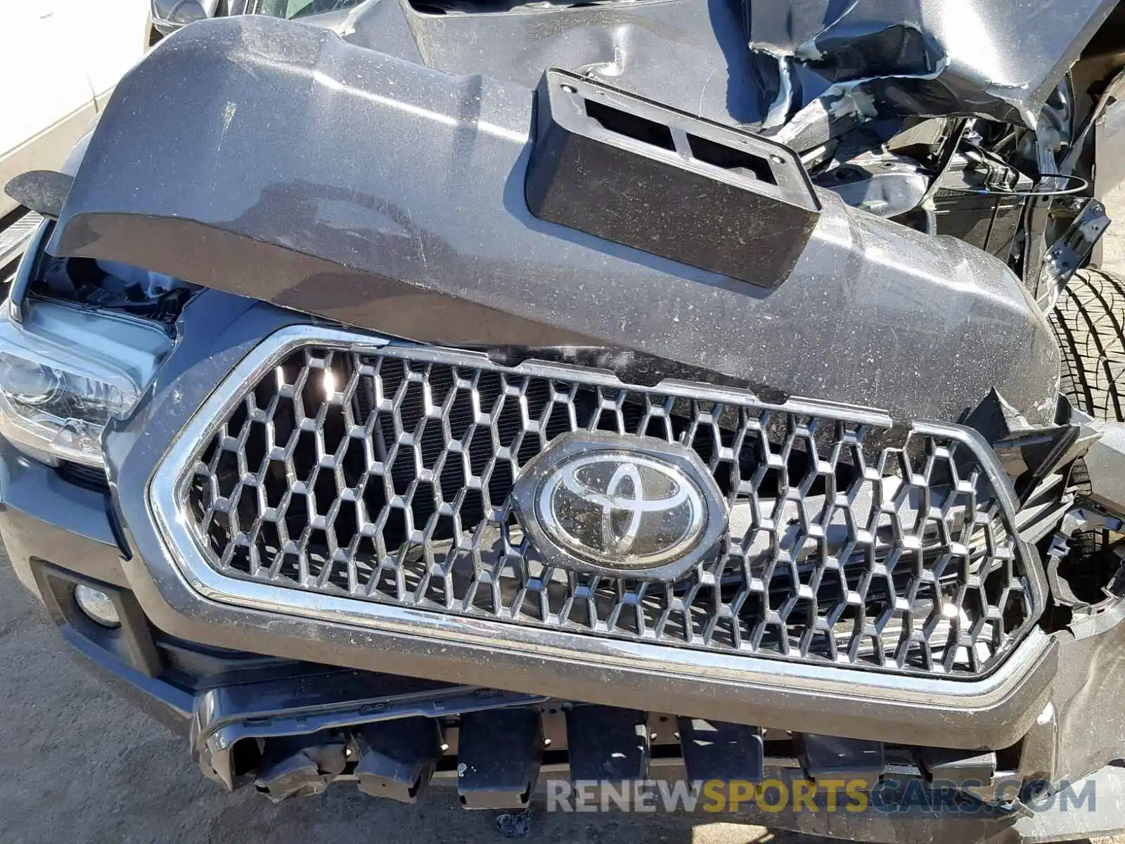 7 Photograph of a damaged car 5TFCZ5AN0KX188927 TOYOTA TACOMA DOU 2019