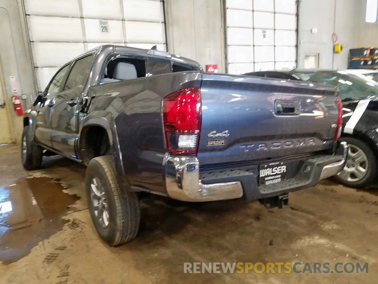 3 Photograph of a damaged car 5TFCZ5AN1KX170047 TOYOTA TACOMA DOU 2019