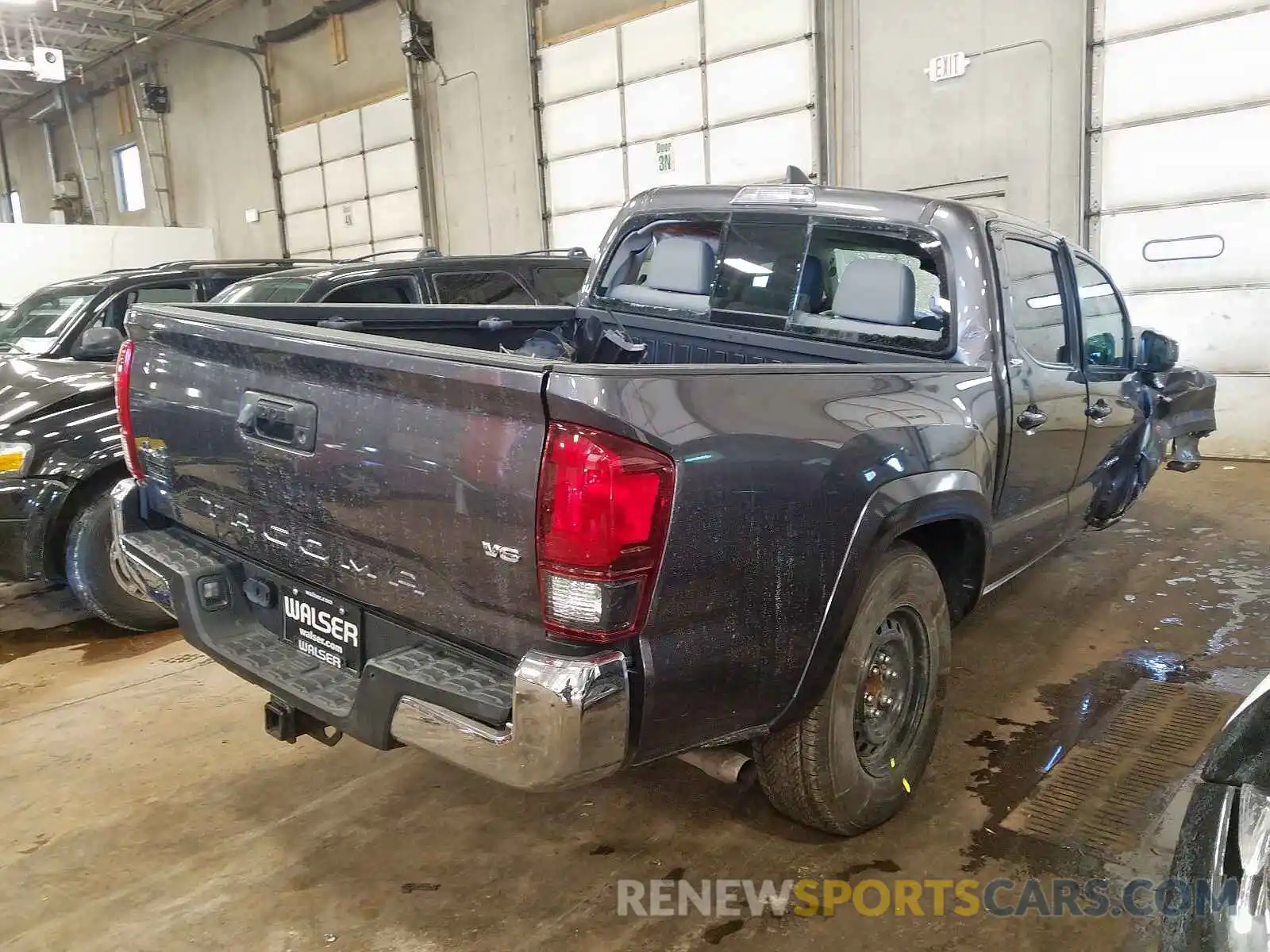 4 Photograph of a damaged car 5TFCZ5AN1KX170047 TOYOTA TACOMA DOU 2019