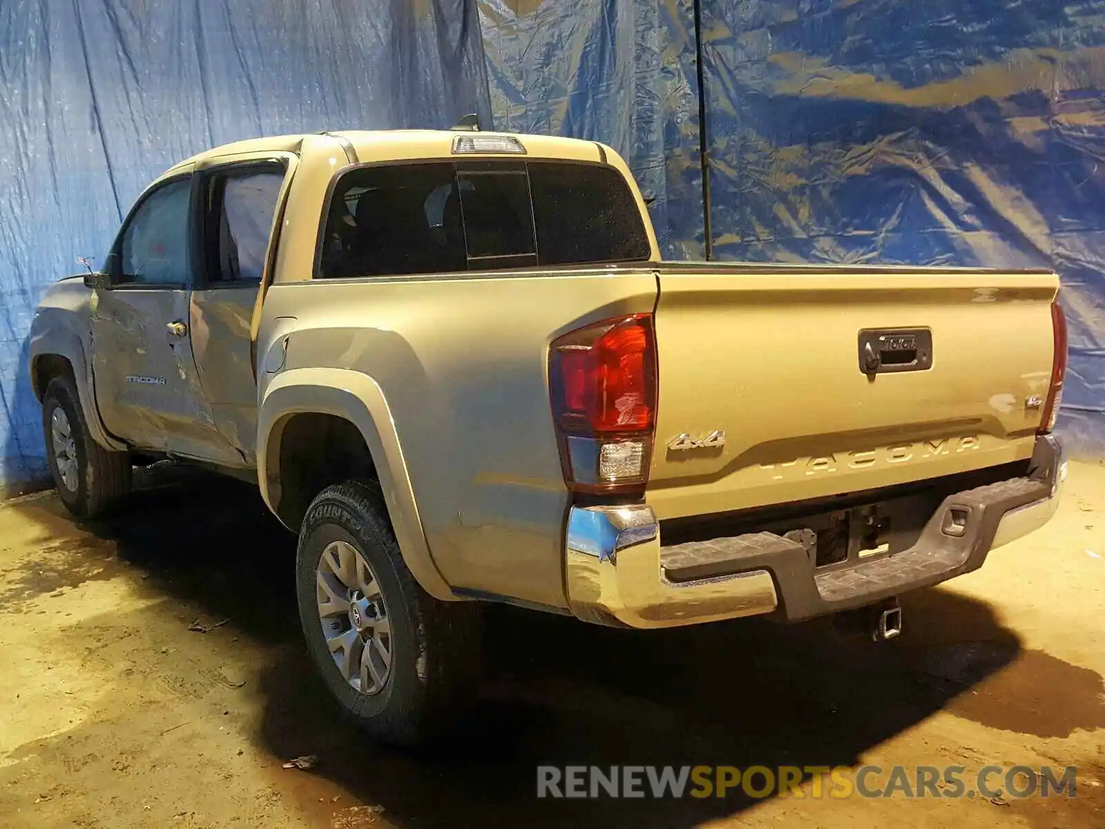 3 Photograph of a damaged car 5TFCZ5AN1KX192677 TOYOTA TACOMA DOU 2019