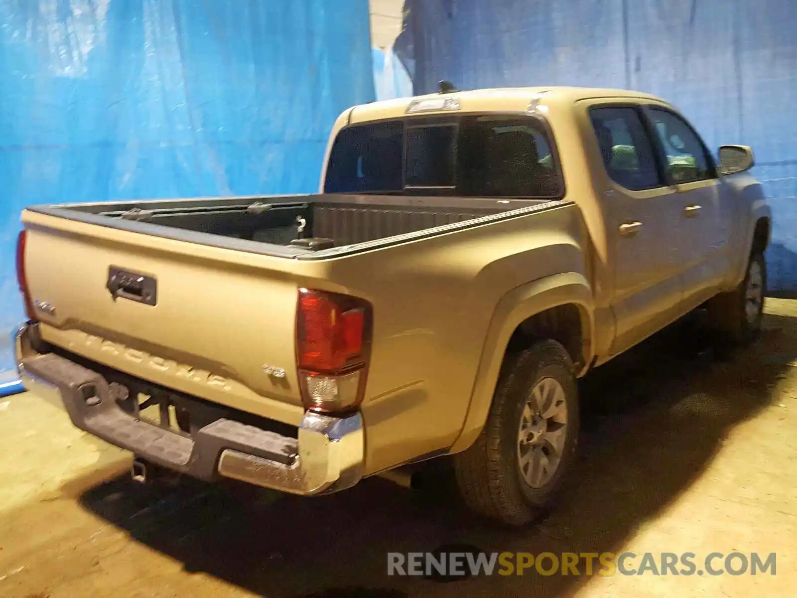 4 Photograph of a damaged car 5TFCZ5AN1KX192677 TOYOTA TACOMA DOU 2019