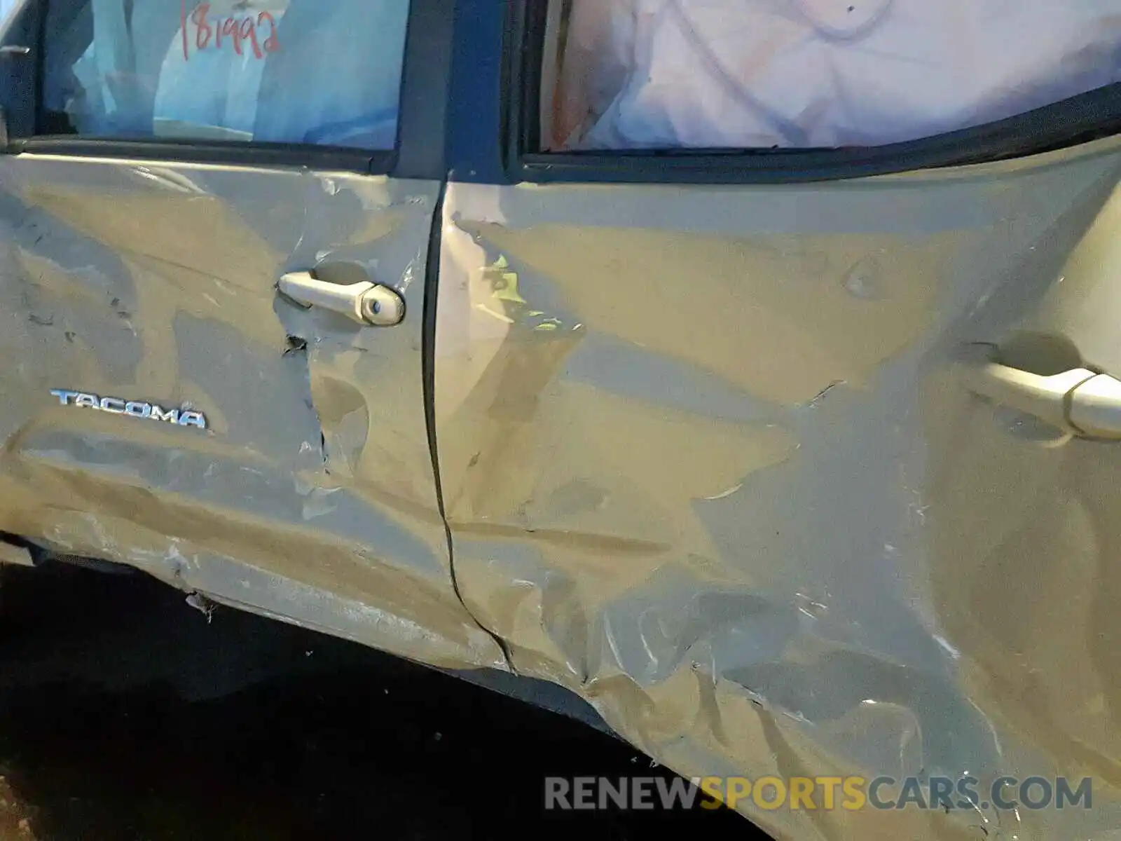 9 Photograph of a damaged car 5TFCZ5AN1KX192677 TOYOTA TACOMA DOU 2019