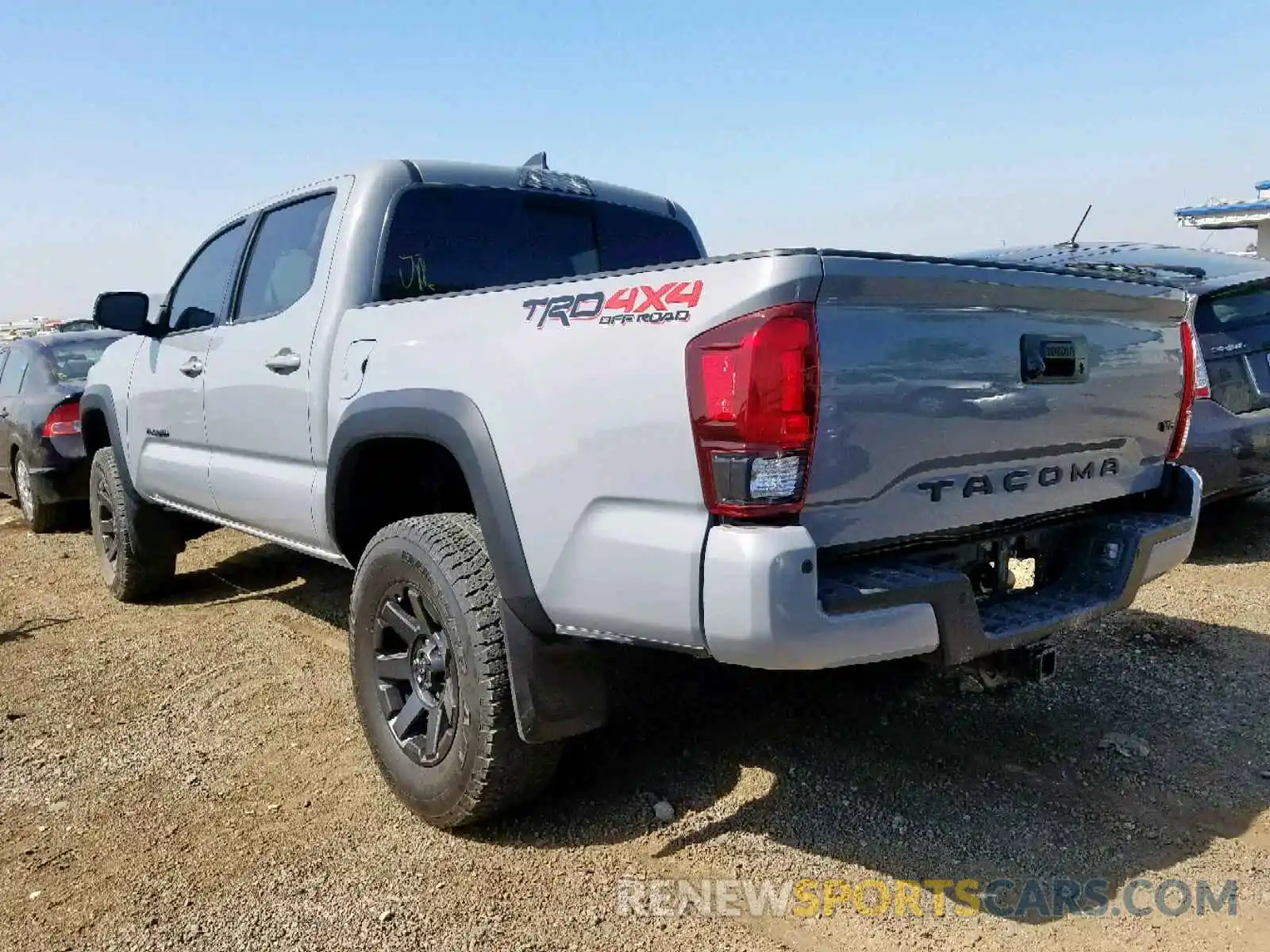 3 Photograph of a damaged car 5TFCZ5AN1KX197992 TOYOTA TACOMA DOU 2019