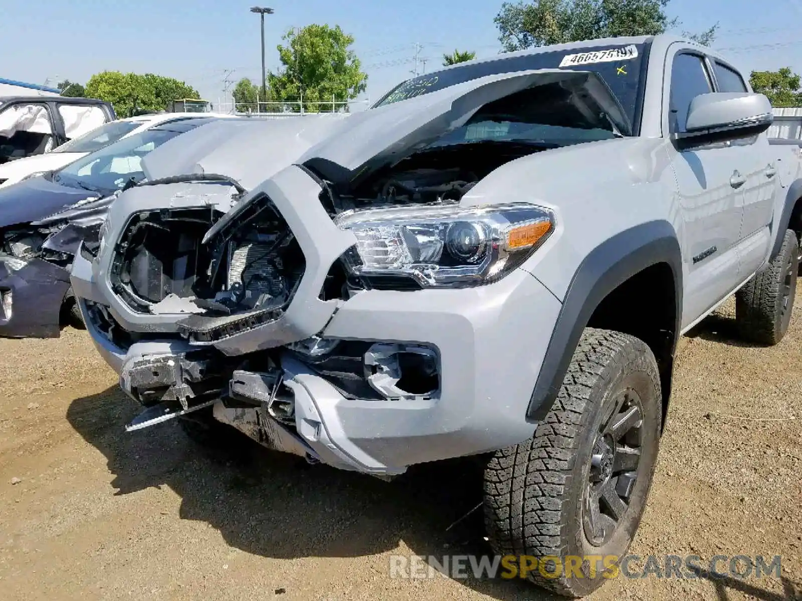 9 Photograph of a damaged car 5TFCZ5AN1KX197992 TOYOTA TACOMA DOU 2019