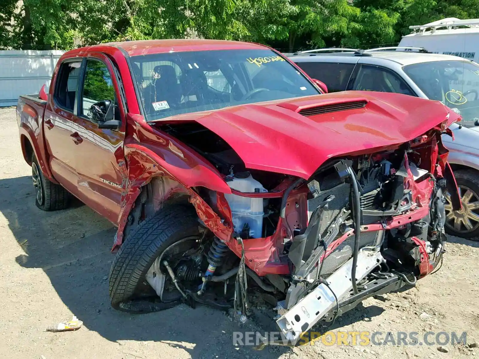 1 Photograph of a damaged car 5TFCZ5AN2KX175466 TOYOTA TACOMA DOU 2019