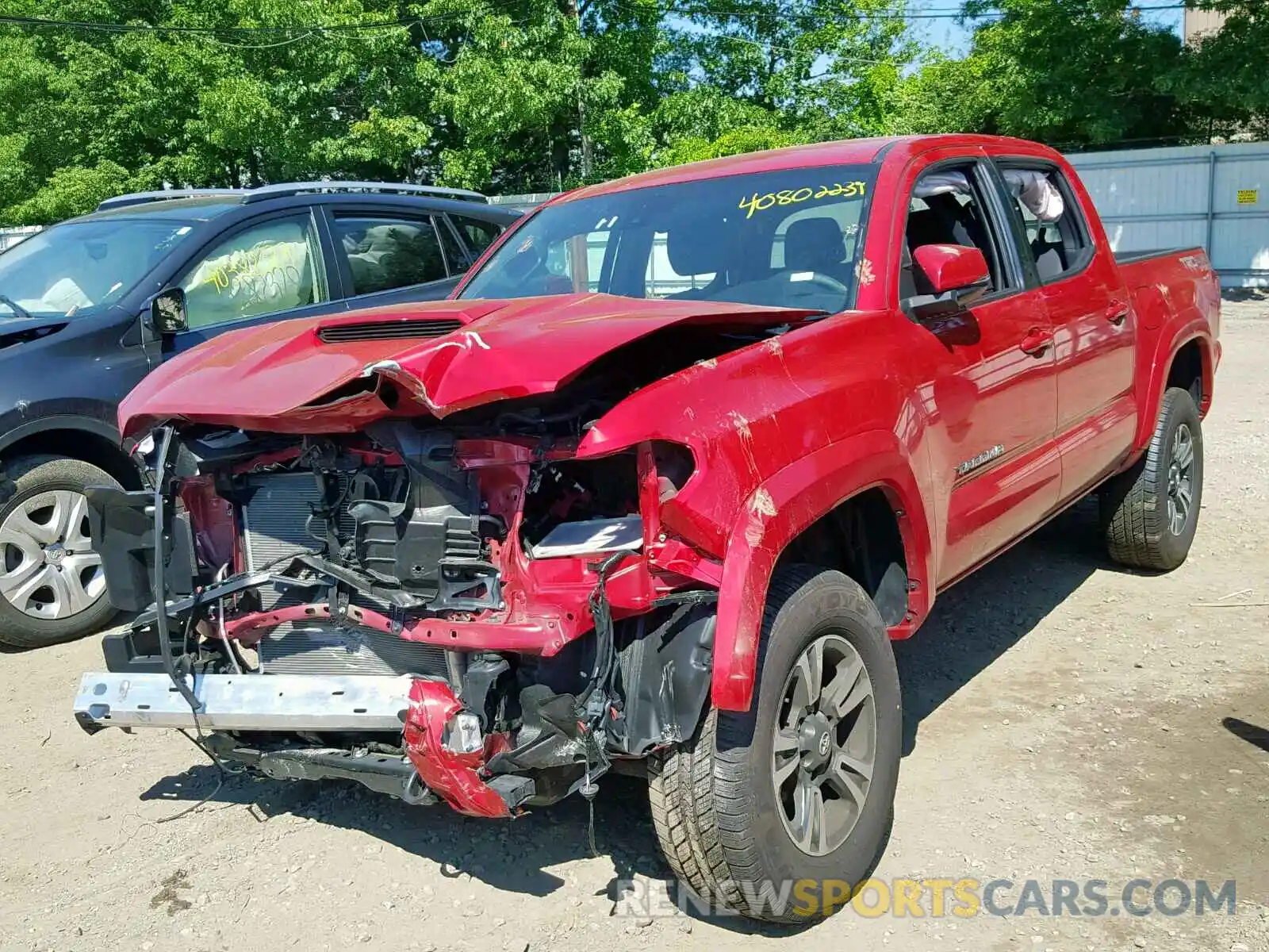 2 Photograph of a damaged car 5TFCZ5AN2KX175466 TOYOTA TACOMA DOU 2019