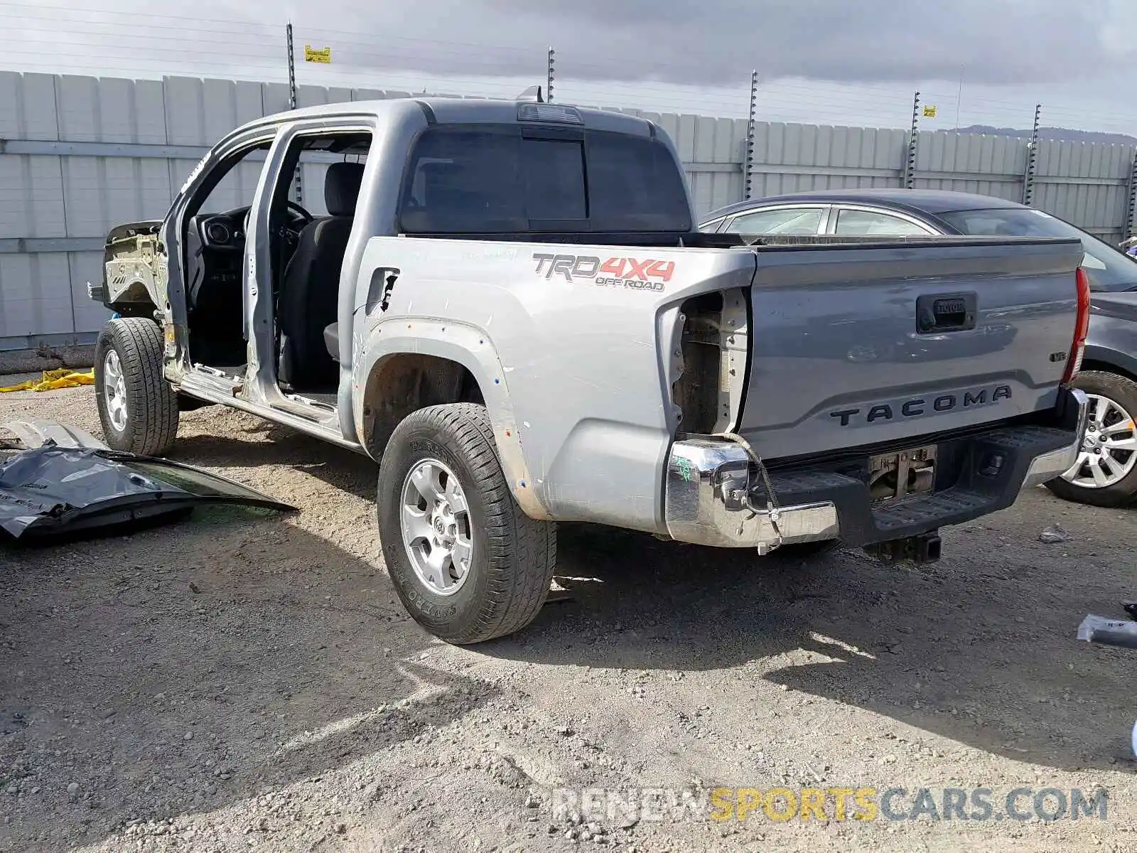 3 Photograph of a damaged car 5TFCZ5AN2KX178853 TOYOTA TACOMA DOU 2019