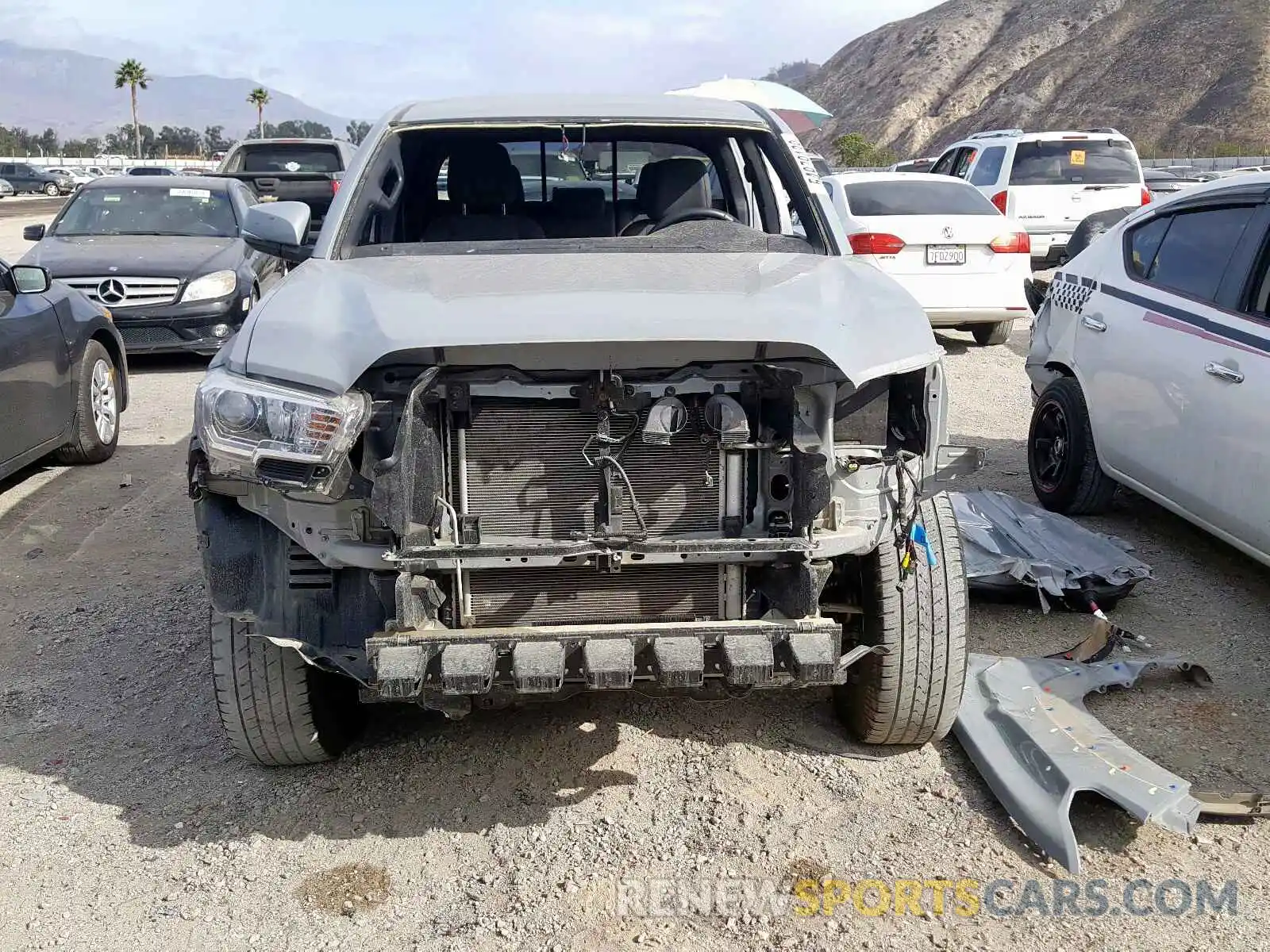 9 Photograph of a damaged car 5TFCZ5AN2KX178853 TOYOTA TACOMA DOU 2019