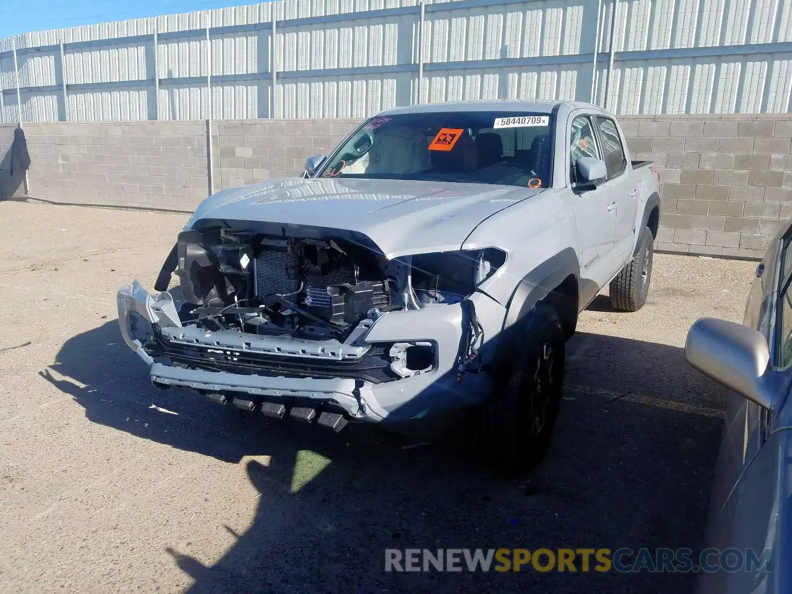 2 Photograph of a damaged car 5TFCZ5AN2KX205498 TOYOTA TACOMA DOU 2019