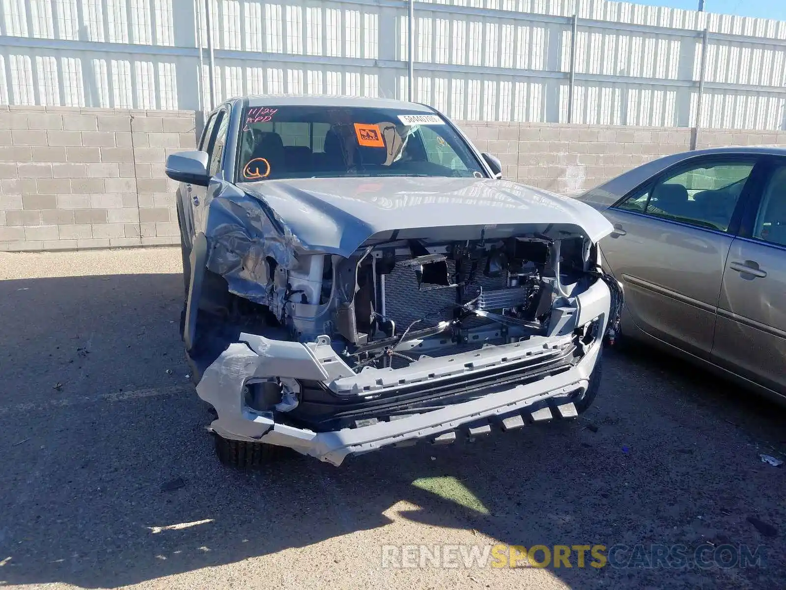 9 Photograph of a damaged car 5TFCZ5AN2KX205498 TOYOTA TACOMA DOU 2019